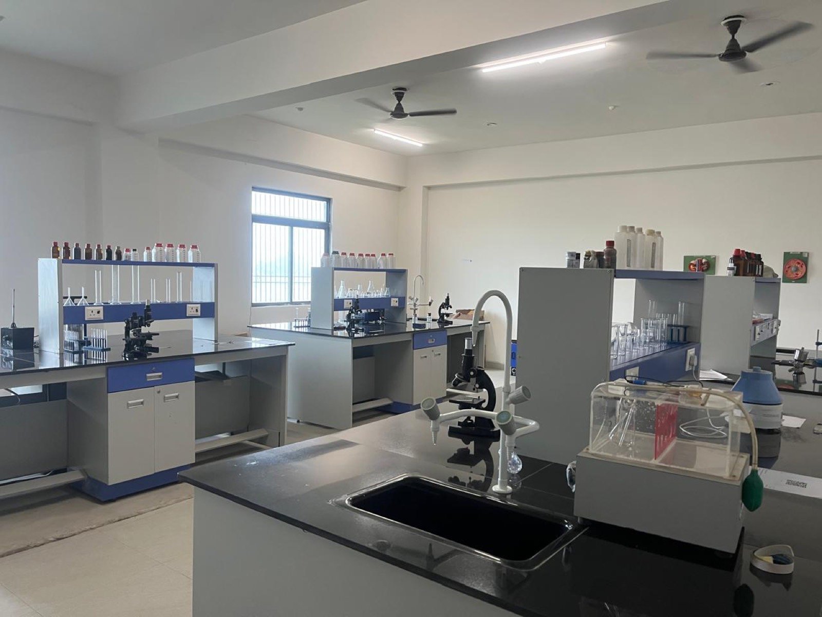 Pharmaceutical Chemistry Lab